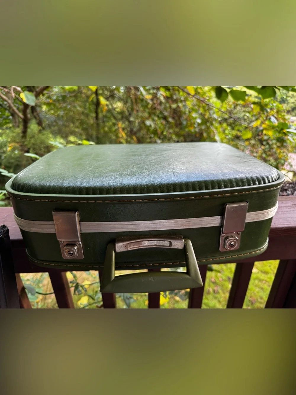 Vintage 1960s/1970’s Green Hard Vinyl Suitcase